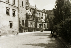 Lengyelország, Krakkó, Királyi Palota (Wawel), a háttérben a Szent Szaniszló és Szent Vencel székesegyház., 1934, Schermann Ákos, Schermann Szilárd, kastély, Fortepan #95527