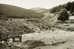 Szlovákia, vasútépítés a Gölnic folyó völgyében., 1946, Schermann Ákos, Schermann Szilárd, munkás, vasútépítés, szekér, Fortepan #95560