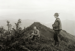 Ukrajna,Kárpátalja, Máramarosi-havasok., 1956, Schermann Ákos, Schermann Szilárd, népviselet, hegycsúcs, Fortepan #95570