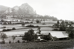 Szlovákia, Kosfalu, kilátás a község mellett található szikla felé., 1939, Schermann Ákos, Schermann Szilárd, tájkép, Első Szlovák Köztársaság, Fortepan #95634