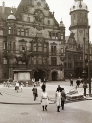 Németország, Drezda, Schlossplatz, Residenzschloss és a Hofkirche., 1927, Schermann Ákos, Sztehlo Borbála, neoreneszánsz, lovas szobor, városkapu, Fortepan #95671