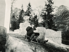 Slovakia, High Tatras, Tarajka, háttérben a Lomnici-csúcs., 1924, Schermann Ákos, Czechoslovakia, winter, sledge, Tatra Mountains, Fortepan #95776