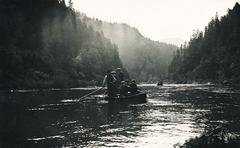 Szlovákia,Lengyelország, Pienineki Nemzeti Park, tutajozás a Dunajec folyón., 1928, Schermann Ákos, folyó, tutaj, Fortepan #95803