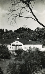 Slovakia, Selva di Val Gardena, háttérben a Kálvária., 1930, Schermann Ákos, Czechoslovakia, calvary, mansion, pediment, Fortepan #95806