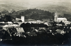 Szlovákia, Gölnicbánya, a város látképe, balra a Városháza tornya, jobbra a katolikus templom., 1929, Schermann Ákos, Csehszlovákia, látkép, katolikus, középület, Fortepan #95869