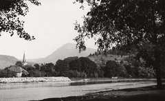 Slovakia, Dolný Kubín, Árva folyó, a túlparton balra az Alexandriai Szent Katalin-templom., 1931, Schermann Ákos, Czechoslovakia, church, river, Fortepan #95938