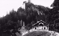 Slovakia, Muráň, Murány várának romjai. A vár alatti nyeregben Szász-Coburg-Gothai Ágost herceg emlékét őrző obeliszk., 1930, Schermann Ákos, Czechoslovakia, railing, castle ruins, rock, Obelisk, hilltop, Fortepan #96002