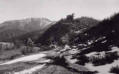 Slovakia, Šášovské Podhradie, a Garam folyó partja, fenn Saskő vára., 1930, Schermann Ákos, Czechoslovakia, castle ruins, Fortepan #96010