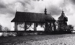 Slovakia, Stará Halič, Szent György-templom és a fa harangláb., 1930, Schermann Ákos, Czechoslovakia, church, yoke, bell tower, Fortepan #96013