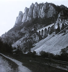 Ausztria, Breitenstein, Semmeringbahn, Krauselklause viadukt, háttérben a Pollereswand sziklái., 1905, Schermann Ákos, vasúti híd, Fortepan #96104