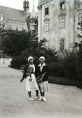 Hungary, Budapest I., balra a Mátyás-templom, jobbra az egykori jezsuita kollégium, ma a Hilton szálló van a helyén., 1931, Buzinkay Géza, hat, street view, double portrait, tennis rackets, tennis ball, Budapest, Fortepan #96185