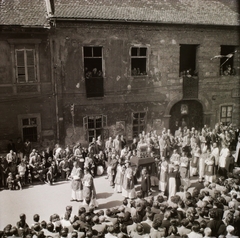 Magyarország, budai Vár, Budapest I., Úri utca 24. Szent Jobb körmenet., 1949, Buzinkay Géza, Budapest, körmenet, katolikus, ünnep, Fortepan #96204