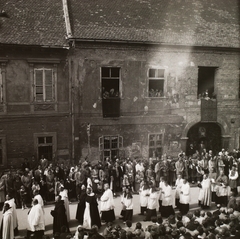 Magyarország, budai Vár, Budapest I., Úri utca 24. Szent Jobb körmenet., 1949, Buzinkay Géza, Budapest, körmenet, katolikus, ünnep, Fortepan #96205