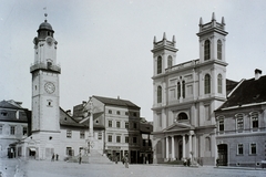 Slovakia, Banská Bystrica, Szlovák Nemzeti Felkelés (Slovenského národného povstania) tér (IV. Béla király tér), szemben az Óratorony, jobbra a Xavéri Szent Ferenc-székesegyház., 1906, Magyar Földrajzi Múzeum / Erdélyi Mór cége, church clock, Cathedral, clock tower, Fortepan #96235