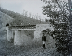 Románia,Erdély, viadukt és alagút a Szászsebes – Nagyszeben vasútvonalon., 1904, Magyar Földrajzi Múzeum / Erdélyi Mór cége, vasúti híd, alagút, viadukt, viselet, Fortepan #96269