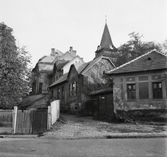 Magyarország, Miskolc, Toronyalja utca az Avasi templom alatt., 1955, Kotnyek Antal, utcakép, harangtorony, képarány: négyzetes, Fortepan #96403