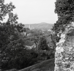 Magyarország, Diósgyőr, Miskolc, kilátás a várból, szemben a diósgyőri katolikus templom., 1955, Kotnyek Antal, látkép, képarány: négyzetes, Fortepan #96407