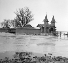 Magyarország,Balaton, Keszthely, Szigetfürdő / Sziget-strand., 1958, UVATERV, strand, fachwerk, fahíd, Fortepan #96641