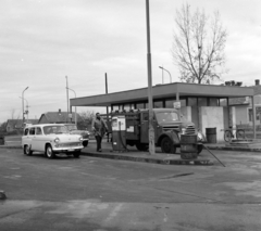 Magyarország, Cegléd, Pesti út, benzinkút., 1965, UVATERV, szovjet gyártmány, Moszkvics-márka, benzinkút, automobil, Moszkvics 423, Robur Garant, Moszkvics 403, Fortepan #96667