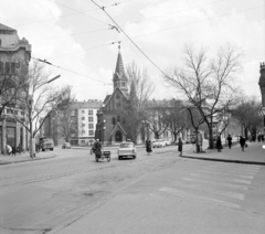 Magyarország, Szeged, Tisza Lajos (Lenin) körút és Kálvin tér a református templommal az Anna-kút irányából nézve., 1969, UVATERV, Trabant-márka, IFA-márka, IFA W50, Trabant 601, rendszám, Wartburg 353, kerékpár, tricikli, gyalogátkelő, Fortepan #96687