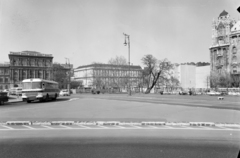 Magyarország, Budapest V., Széchenyi István (Roosevelt) tér, balra a Magyar Tudományos Akadémia., 1968, UVATERV, neoreneszánsz, Ikarus 55, Ikarus 556, Magyar Tudományos Akadémia, Budapest, Friedrich August Stüler-terv, Fortepan #96719