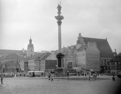 Lengyelország, Varsó, Plac Zamkowy, Zsigmond-oszlop. , 1956, Gyöngyi, autóbusz, szobor, emlékmű, tűzfal, oszlop, III. Zsigmond lengyel király-ábrázolás, Fortepan #9675