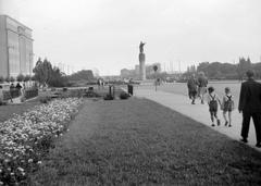 Lengyelország, Gdynia, Kosciuszko tér (Skwer Kosciuszki)., 1956, Gyöngyi, szobor, Fortepan #9676