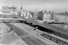 Magyarország, Budapest I., Döbrentei tér, az Erzsébet híd lehajtója. Háttérben a Budavári Palota (korábban Királyi Palota)., 1965, UVATERV, váltóőr, Ganz CSMG, Budapest, Fortepan #96782