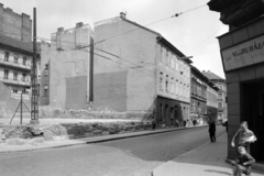 Magyarország, Budapest VI., Szondi utca a Vörösmarty utcától az Izabella utca felé nézve., 1966, UVATERV, cégtábla, járókelő, utcakép, életkép, tűzfal, gyerekek, ruhaüzlet, Budapest, Fortepan #96838