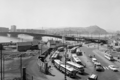 Magyarország, Budapest IX., Boráros tér a Petőfi híd felé nézve., 1968, UVATERV, autóbusz, villamos, Ikarus 180, Ikarus 620/630, Duna, Budapest, Ikarus ITC 600, Duna-híd, Álgyay Hubert Pál-terv, Fortepan #96911