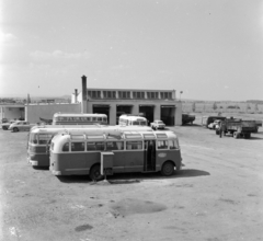 Magyarország, Sopron, Somfalvi út, 19 sz. AKÖV (később Kisalföld Volán) telep., 1964, UVATERV, Ikarus 30, Fortepan #97006