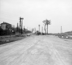 Magyarország, Budapest XI., az épülő M1-M7 autópálya közös szakasza, a Kőérberki út irányából a város felé nézve. Balra a Budaörsi út., 1965, UVATERV, Moszkvics-márka, Budapest, Fortepan #97099