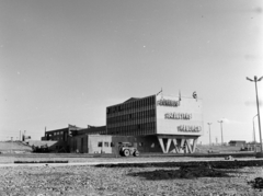 Magyarország, Budapest X., Gyömrői út 105., a Fővárosi Szállítási Vállalat központi telepe., 1966, UVATERV, zászló, úthenger, neon lámpa, modern építészet, Budapest, Fortepan #97246