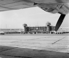 Magyarország, Ferihegyi (ma Liszt Ferenc) repülőtér, Budapest XVIII., 1967, UVATERV, repülőtér, Ikarus 30, helységnév tábla, Budapest, Fortepan #97274