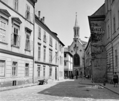 Magyarország, Sopron, Fegyvertár utca, szemben a Szent Orsolya-templom., 1967, UVATERV, utcakép, Fortepan #97295