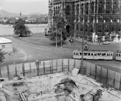 Magyarország, Budapest V., Kossuth Lajos tér 6-8., a metróépítés területe. Háttérben a Parlament., 1967, UVATERV, építkezés, villamos, látkép, Steindl Imre-terv, országház, neogótika, eklektikus építészet, Budapest, FVV-szervezet, Fortepan #97335