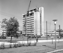 Magyarország, Budapest X., Üllői út 114-116., Postás munkásszálló (később hotel) és a 100-as posta építése., 1968, UVATERV, Ikarus 60 csuklós, Budapest, posta, Fortepan #97366