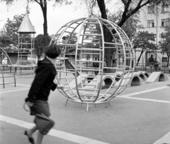 Magyarország, Budapest XIII., Jászai Mari tér, játszótér., 1968, UVATERV, játszótér, utcabútor, Budapest, Fortepan #97538