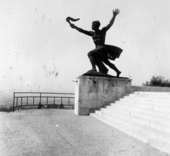 Magyarország, Gellérthegy, Budapest XI., a Felszabadulási Emlékmű (Kisfaludi Strobl Zsigmond) "Fáklyás" mellékalakja., 1957, Fortepan, Budapest, Kisfaludi Strobl Zsigmond-terv, Fortepan #9754