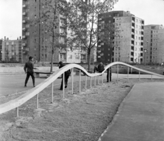 Magyarország, Budapest IX., József Attila lakótelep, Nagyjátszó a Dési Huber utca és a Csengettyű utca között., 1968, UVATERV, játszótér, utcabútor, lakótelep, Budapest, Fortepan #97540