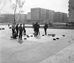 Magyarország, Budapest IX., József Attila lakótelep, Nagyjátszó a Dési Huber utca és a Csengettyű utca között., 1968, UVATERV, utcabútor, lakótelep, játék, Budapest, malom, Fortepan #97547