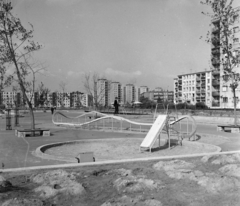 Magyarország, Budapest IX., József Attila lakótelep, Nagyjátszó a Dési Huber utca és a Csengettyű utca között., 1968, UVATERV, lakótelep, Budapest, Fortepan #97551