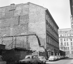 Magyarország, Budapest V., Aranykéz utca a Türr István utca felé nézve, balra a későbbi parkolóház helye., 1969, UVATERV, Trabant 601, Fiat 850, Opel Olympia Rekord, Budapest, automobil, Fortepan #97676