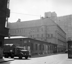 Magyarország, Budapest V., Türr István utca az Aranykéz utcától az Apáczai Csere János utca, az épülő Hotel Duna Intercontinental felé nézve., 1969, UVATERV, Csepel D-352, Budapest, Fortepan #97678