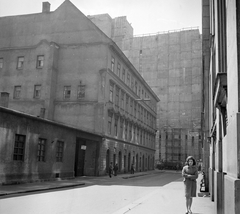 Magyarország, Budapest V., Türr István utca az Aranykéz utca irányából az Apáczai Csere János utca, az épülő Hotel Duna Intercontinental felé nézve., 1969, UVATERV, Budapest, Fortepan #97679