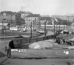 Magyarország, Budapest II., Széll Kálmán (Moszkva) tér, szemben a Dékán utca torkolata. Előtérben a metróállomás csarnokának építési területe., 1970, UVATERV, metróépítés, Budapest, Fortepan #97786