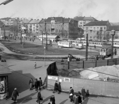 Magyarország, Budapest II., Széll Kálmán (Moszkva) tér, szemben a Dékán utca torkolata. Előtérben a metróállomás csarnokának építési területe., 1970, UVATERV, Budapest, Fortepan #97796