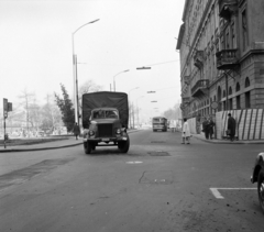 Magyarország, Budapest V., Apáczai Csere János utca a Wekerle Sándor (Szende Pál) utcától a Széchenyi István (Roosevelt) tér felé nézve., 1970, UVATERV, Budapest, GAZ 51, Fortepan #97799