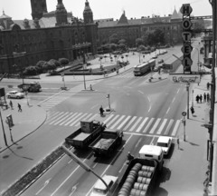 Magyarország, Győr, Szent István (Tanácsköztársaság) út - Baross Gábor (Lenin) út kereszteződés és a Városháza a Rába Hotelből nézve., 1970, UVATERV, középület, neobarokk stílus, Hübner Jenő-terv, Fortepan #97854