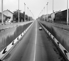 Magyarország, Budapest XVIII., a Ferihegyi repülőtérre vezető út a Felsőcsatári út kereszteződésétől nézve, jobbra a Lőrinci Fonó., 1970, UVATERV, Ikarus 620/630, rendszám, Ikarus 30, Wartburg 353, Budapest, Volkswagen Kübelwagen, gyorsforgalmi út, Fortepan #97860